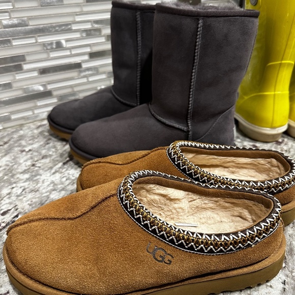 Womens UGG Bundle - Slippers, Boot, & Rainboot - Picture 6 of 9
